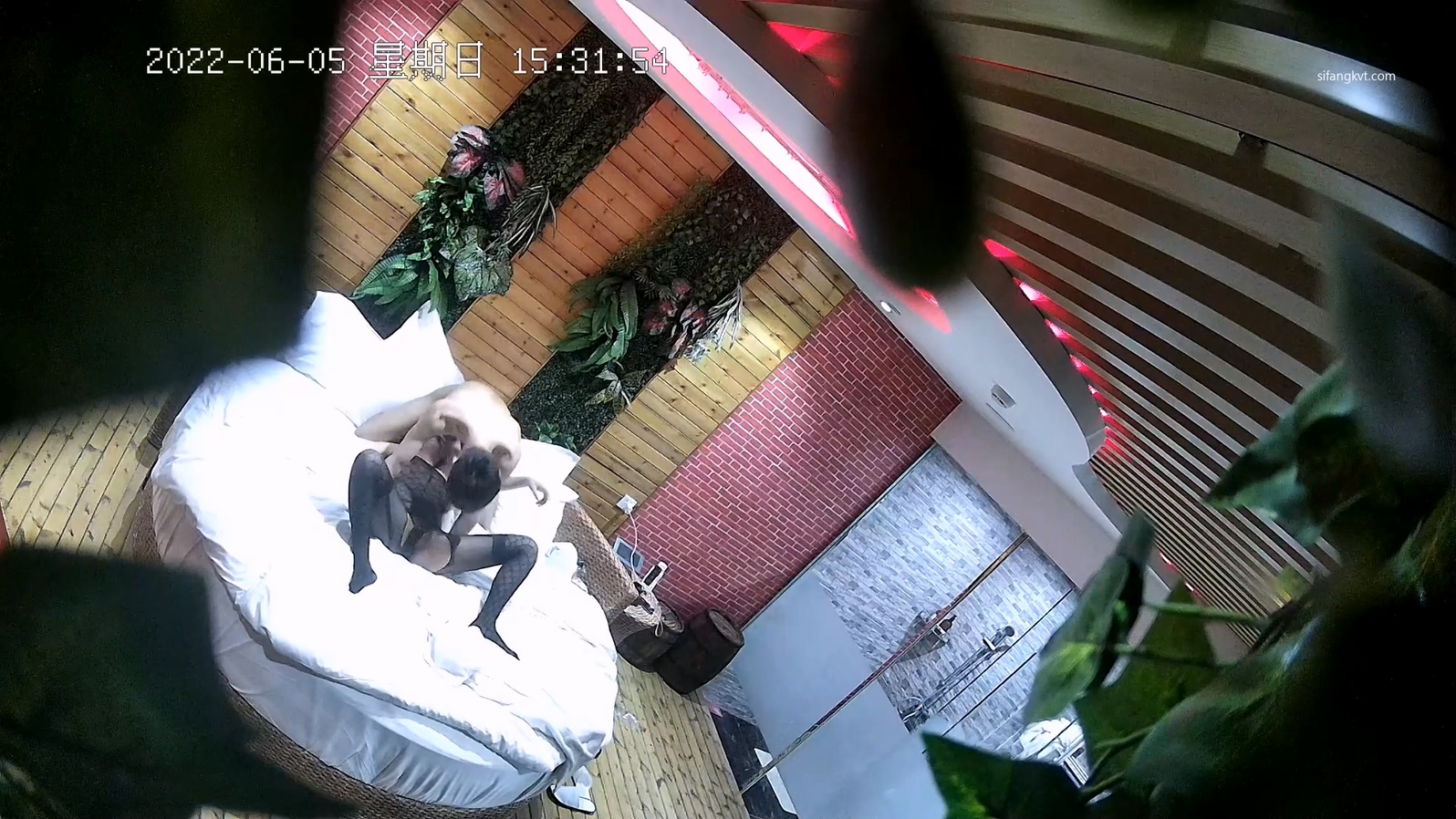 图片[2]-360酒店情趣圆床 高清偷拍眼镜反差婊学妹穿着情趣内衣和男友69互舔啪啪-老宋小屋