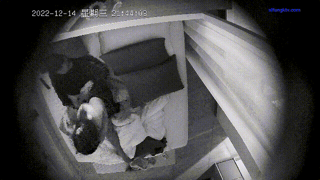 图片[2]-⚫️⚫️酒店针孔夜视真实偸拍情侣啪啪全过程，反差长发美女很主动，亮点是哭腔呻吟声，还说好深好深顶到里面了，听声就能要你硬-老宋小屋