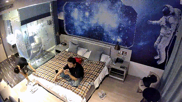 流出光线不错的酒店偷拍❤️自带床罩被单来开房的年轻羞涩情侣兴奋又害羞-老宋小屋