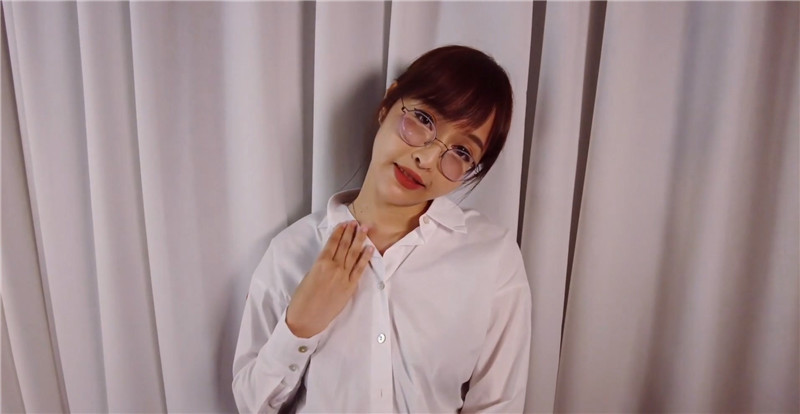 猥琐经理酒店潜规则美女职员猛插她的无毛小嫩鲍-老宋小屋