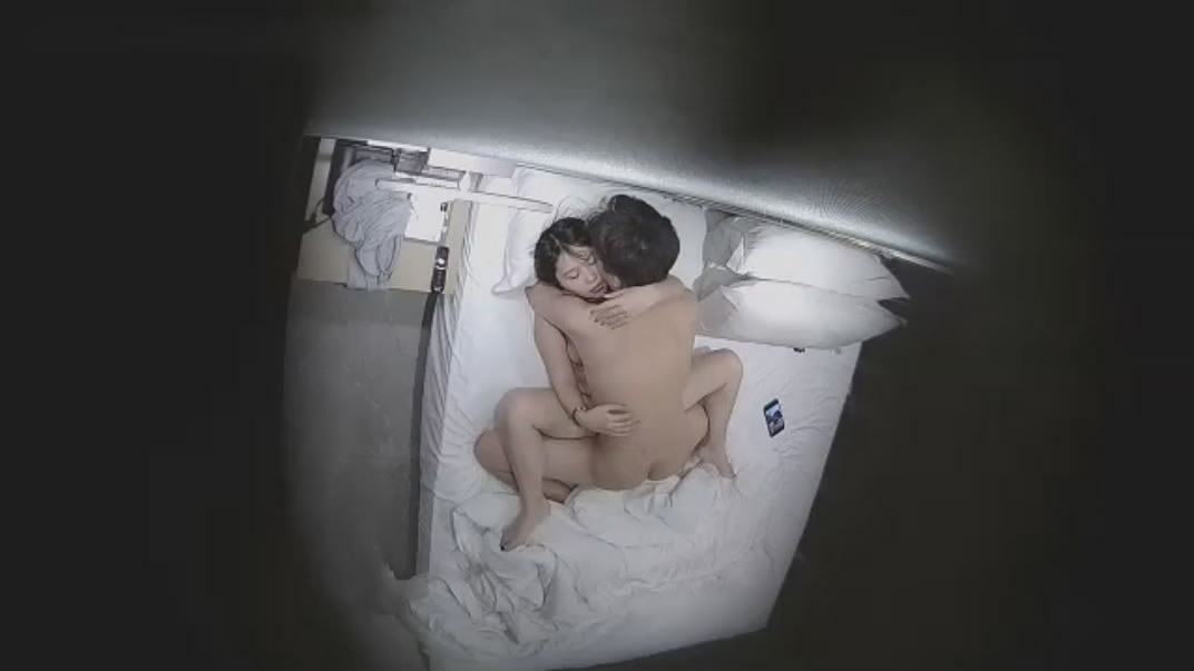 图片[3]-萤石云酒店摄像头偷拍❤️大学生情侣假期一块缠绵厮混玩游戏连续干了几次-老宋小屋