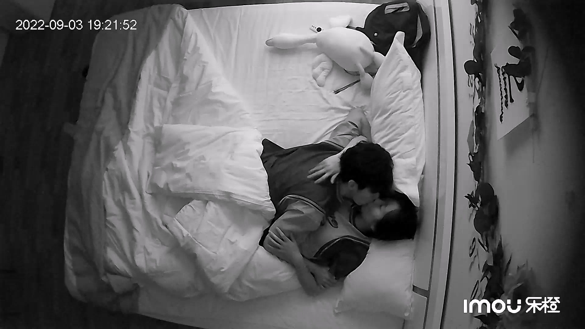 图片[2]-9-3乐橙酒店偷拍 大学生穿着情侣装开房，深情缠绵脱衣干炮，高潮女友腿夹的很紧-老宋小屋