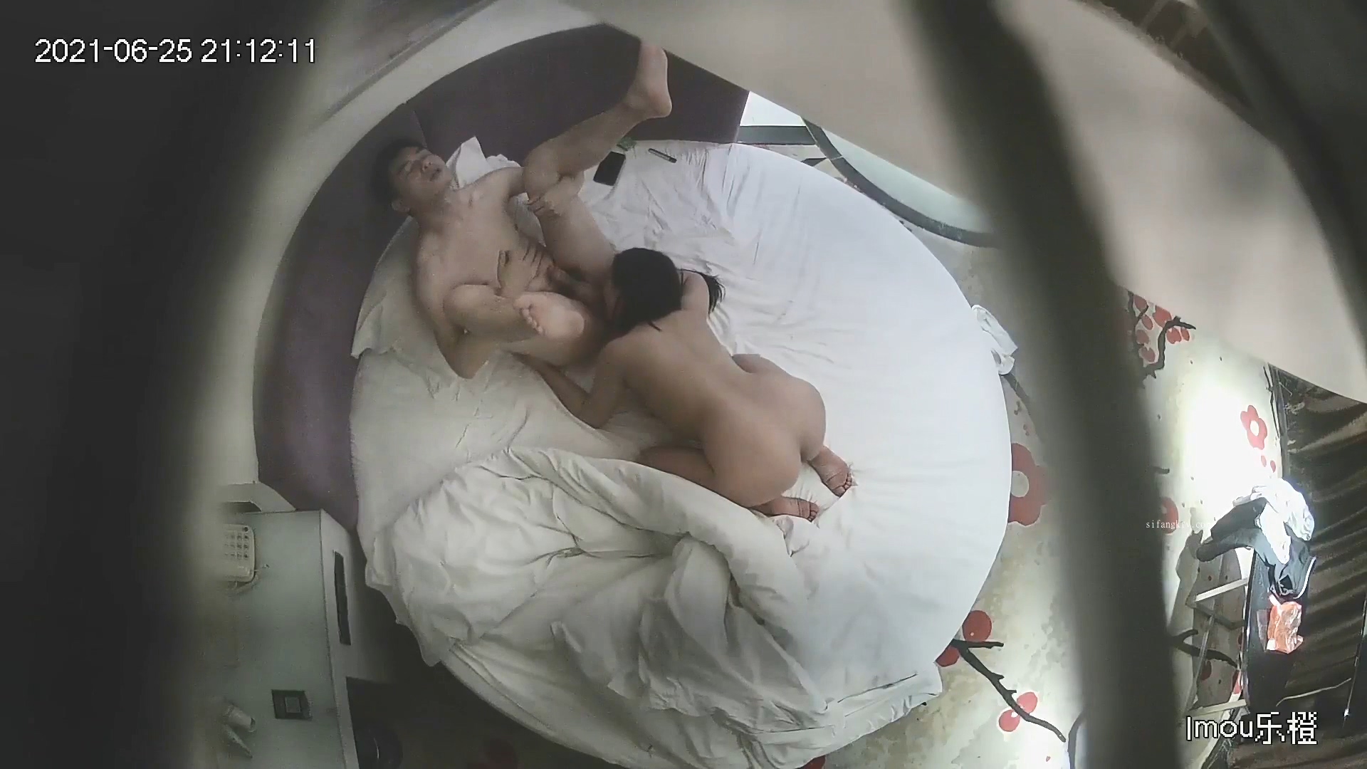 图片[2]-酒店酒店上帝视角偷拍 极品毒龙女友细心伺候老公，后入美臀-老宋小屋