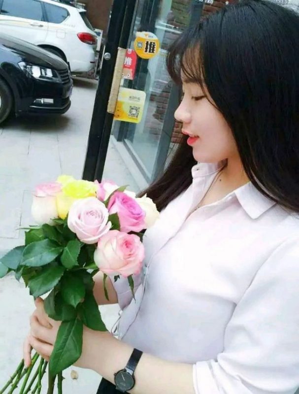 高端自拍佳作-交友软件上认识的97年童颜巨乳网红美女花了不少钱终于约到酒店啪啪-老宋小屋