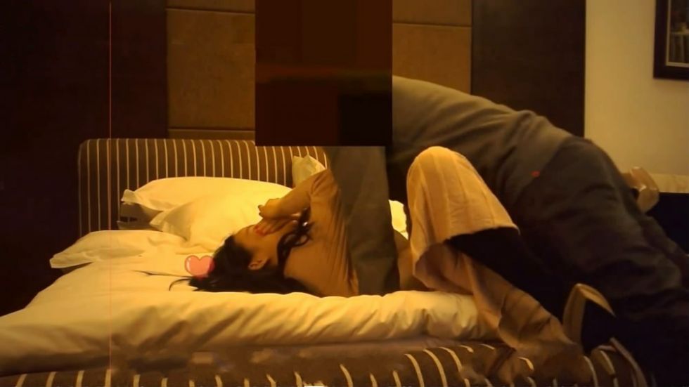 图片[1]-土豪大神高级酒店约操魔鬼身材高颜值包臀裙丁字裤外围美女-老宋小屋