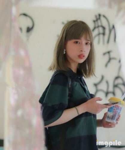 图片[2]-台湾爱玩群p的高颜值小母狗被男友带去淫趴、路上先跳蛋调教酒店同时被5名男子玩弄十分淫乱！-老宋小屋