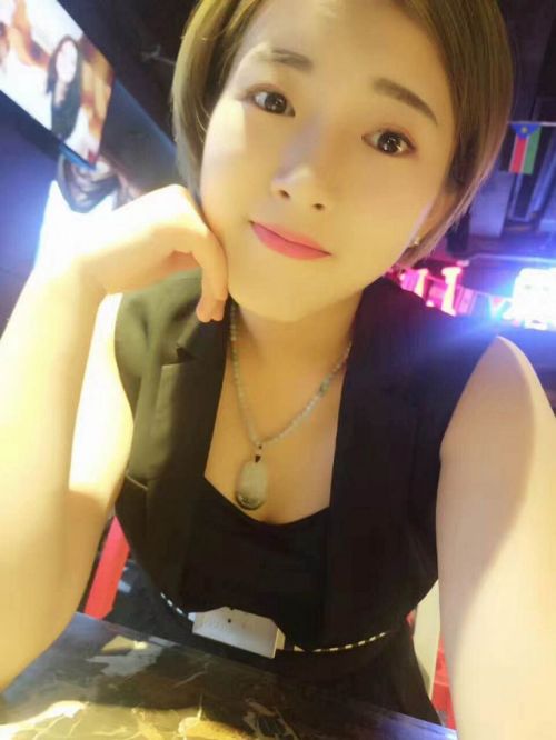 91天堂系列素人 酒店搭讪95年白嫩性感大堂经理,操完一次妹子自己用道具玩,对着镜子又狠操一次 性感网袜美腿 毛多性欲旺盛-老宋小屋