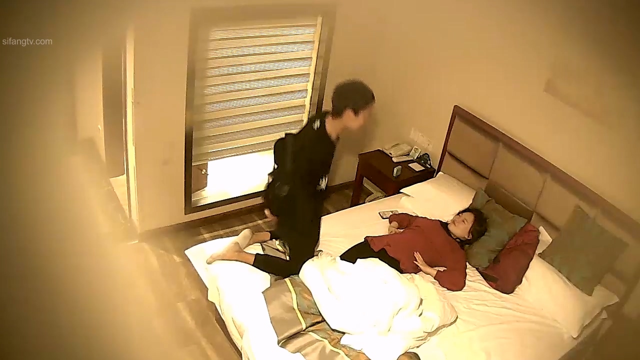 图片[1]-4-24经典酒店偷拍 风骚大奶妹子袜子都不脱就让男友操了，每一下都插的很深-老宋小屋