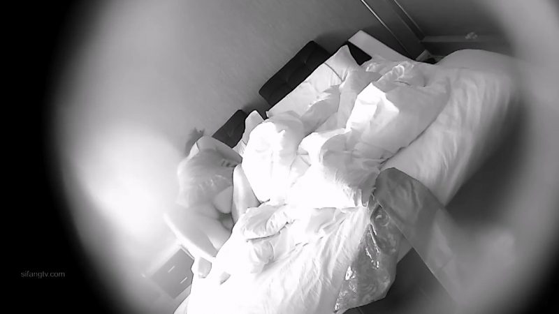 6-14经典酒店偷拍 结实小伙一招老汉推车征服丰满女友，对着镜头后入啪啪-老宋小屋