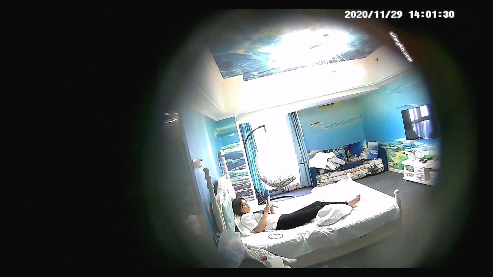 图片[2]-11-29经典酒店偷拍 情侣开房，美女主动吃鸡，啪啪20多分钟最后精子射到嘴里过程清晰可见-老宋小屋