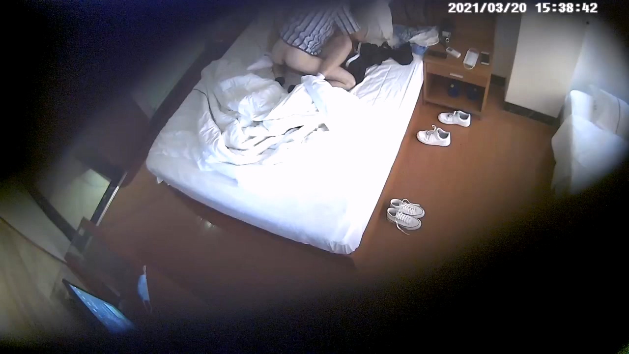 图片[2]-3-20经典酒店偷拍 清纯美女被男友带到酒店啪啪，细心的口活很听话-老宋小屋