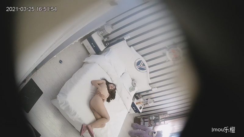 3-25经典酒店偷拍 学生情侣开房 极品眼镜女友被舔逼受不了了，啪啪完看套子里射多少精液-老宋小屋