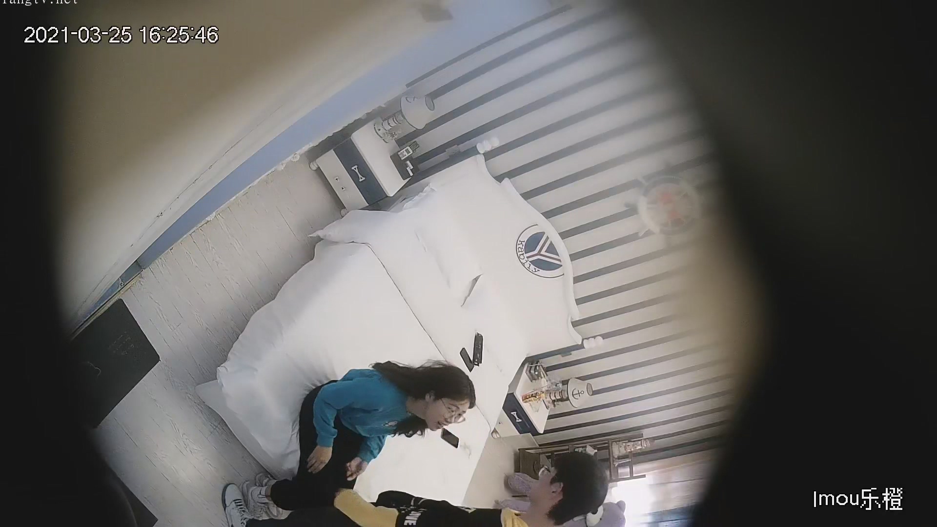 图片[3]-3-25经典酒店偷拍 学生情侣开房 极品眼镜女友被舔逼受不了了，啪啪完看套子里射多少精液-老宋小屋