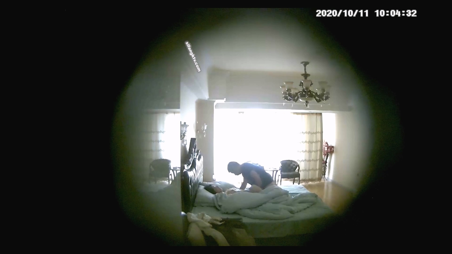 图片[4]-10-10经典酒店偷拍 淑女类型眼镜女孩和男友来一场激烈晨跑在其床-老宋小屋