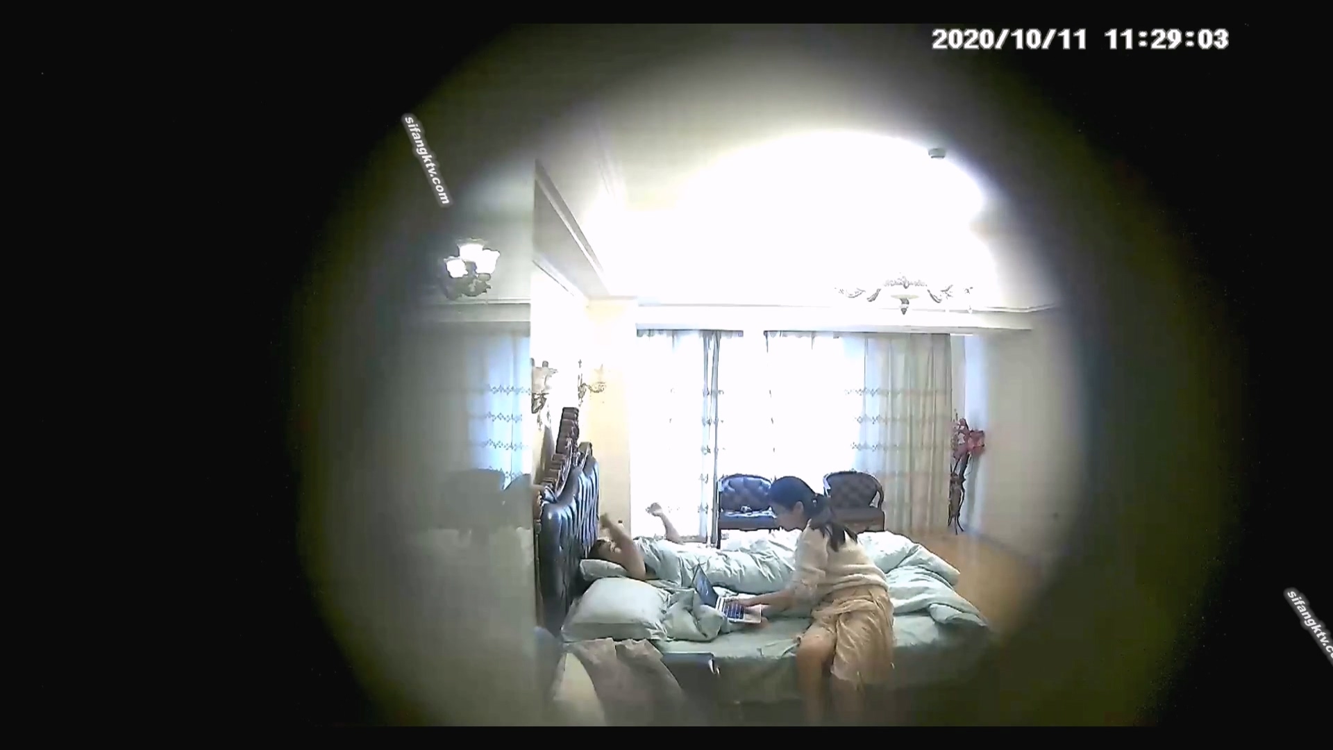 图片[3]-10-10经典酒店偷拍 淑女类型眼镜女孩和男友来一场激烈晨跑在其床-老宋小屋