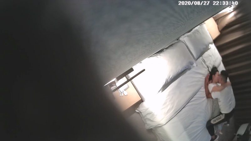 8-27经典酒店偷拍 碎花裙子的淑女，床上娇羞可人不耐草-老宋小屋