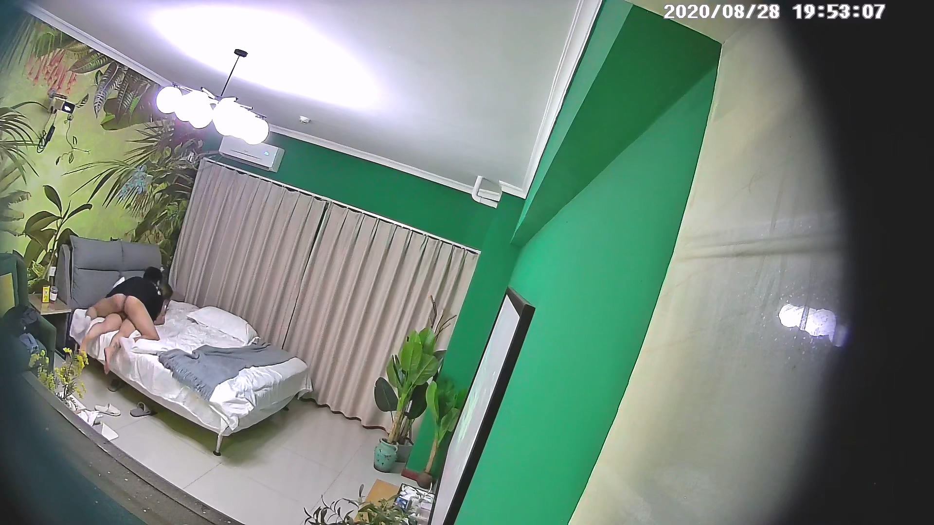 图片[1]-8-28经典酒店偷拍 腿部有纹身的狂野美女被猛男男友大力猛操-老宋小屋