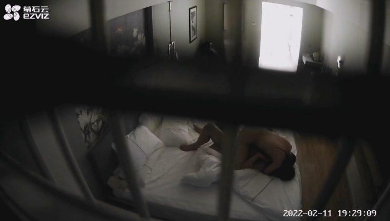 2-11萤石云酒店 腿部有纹身的骚妇被干的胡言乱语，要榨干男友-老宋小屋