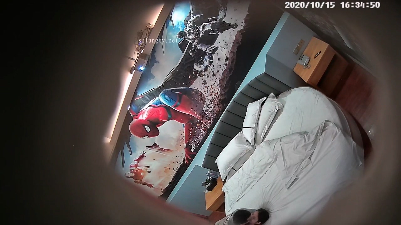 图片[1]-10-15经典酒店偷拍 健壮男友床上暴操气质女生，主动口交坐上去摇-老宋小屋