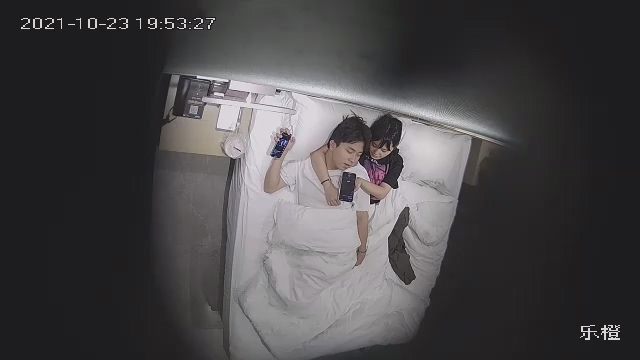 10-23乐橙酒店偷拍 胸部有纹身的骚货主动吃男友鸡巴，说小母狗好想要-老宋小屋