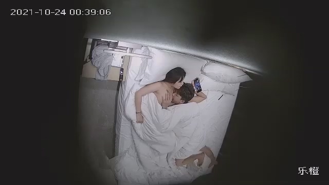 图片[3]-10-23乐橙酒店偷拍 胸部有纹身的骚货主动吃男友鸡巴，说小母狗好想要-老宋小屋