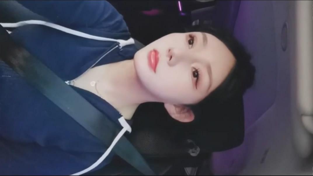 图片[1]-开豪车的兼职外围女主播小野猫❤️酒店上门服务膘肥体壮胖大款被床边抱起来操[MP4/857MB]-老宋小屋