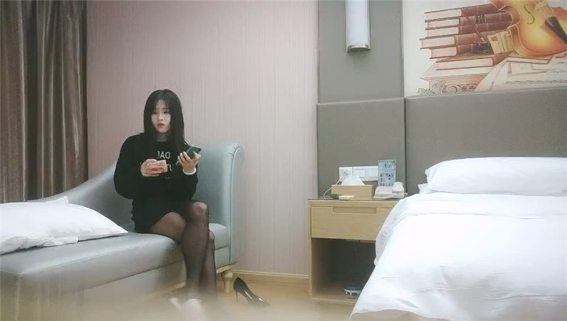 图片[2]-纹身哥酒店约炮极品黑丝少妇穿上高跟鞋先抠后操各种姿势啪啪[MP4/1120MB]-老宋小屋