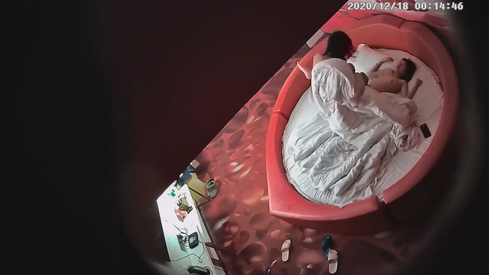 图片[2]-12-18经典酒店偷拍 长发艺术男猛操乖巧女友，后入姿势优美，叫声更诱人-老宋小屋