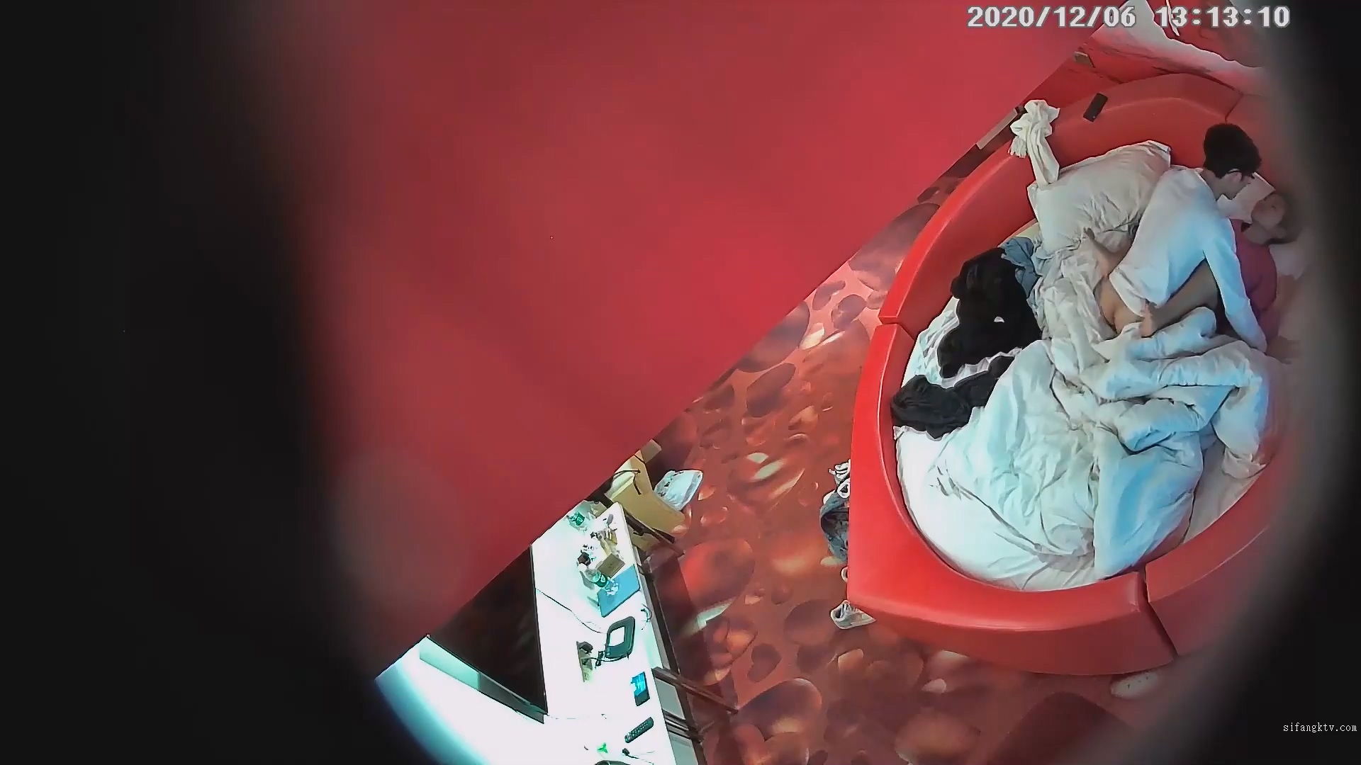 图片[4]-12-5经典酒店偷拍 学生情侣开房，大奶苗条女友做爱很害羞，应该是热恋期不久-老宋小屋