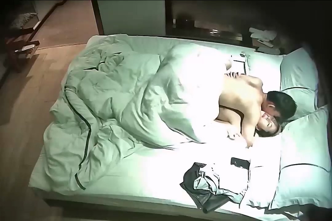 图片[4]-9-8经典酒店偷拍 情侣进门就接吻脱衣服，无套怒草30下，体外射精操爽了-老宋小屋