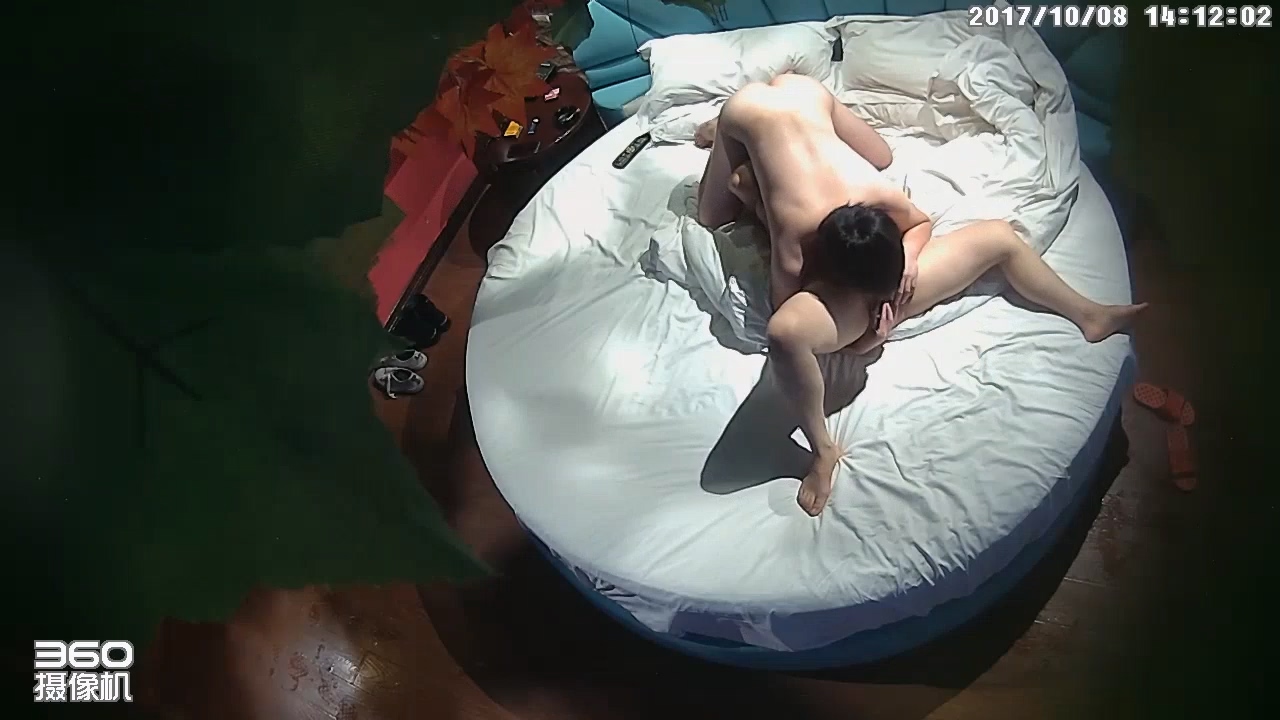 图片[1]-未流出10-8经典酒店偷拍 后背拔罐的大奶少妇被电动玩具玩弄，后入操翻-老宋小屋