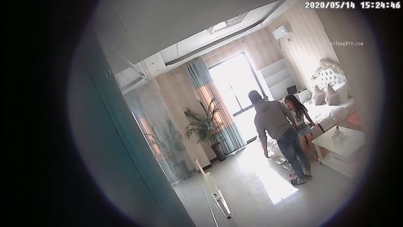 5-14经典酒店偷拍 主动吃鸡的骚婊子后入暴操叫声可射-老宋小屋