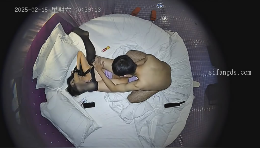 图片[2]-新流出酒店偷拍❤️紫色裙子眼镜反差婊被猥琐眼镜男友用跳蛋玩逼水汪汪后用鸡巴操叫的真骚[MP4/1843MB]-老宋小屋