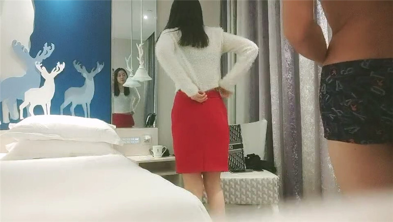 图片[3]-猥琐大叔酒店约炮女神级的少妇换上职业装吃粉嫩的鲍鱼猛戳她的大肥B[MP4/1250MB]-老宋小屋