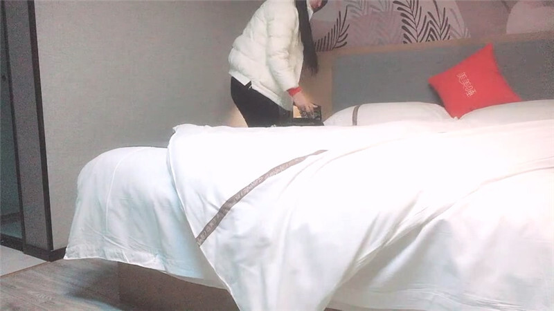 网恋奔现大叔酒店约炮极品御姐各种姿势来一炮完美露脸[MP4/661MB]-老宋小屋