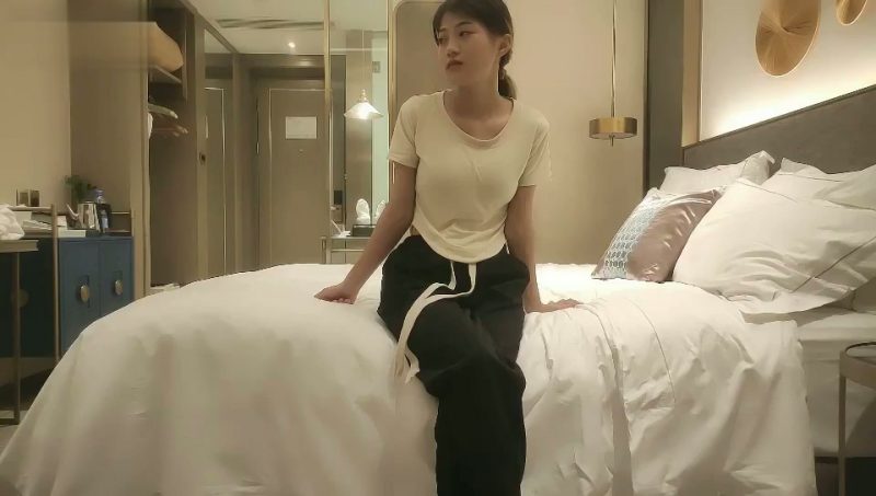 大叔酒店重金约炮身材不错的外围小姐姐各种姿势啪啪啪 (2)-老宋小屋