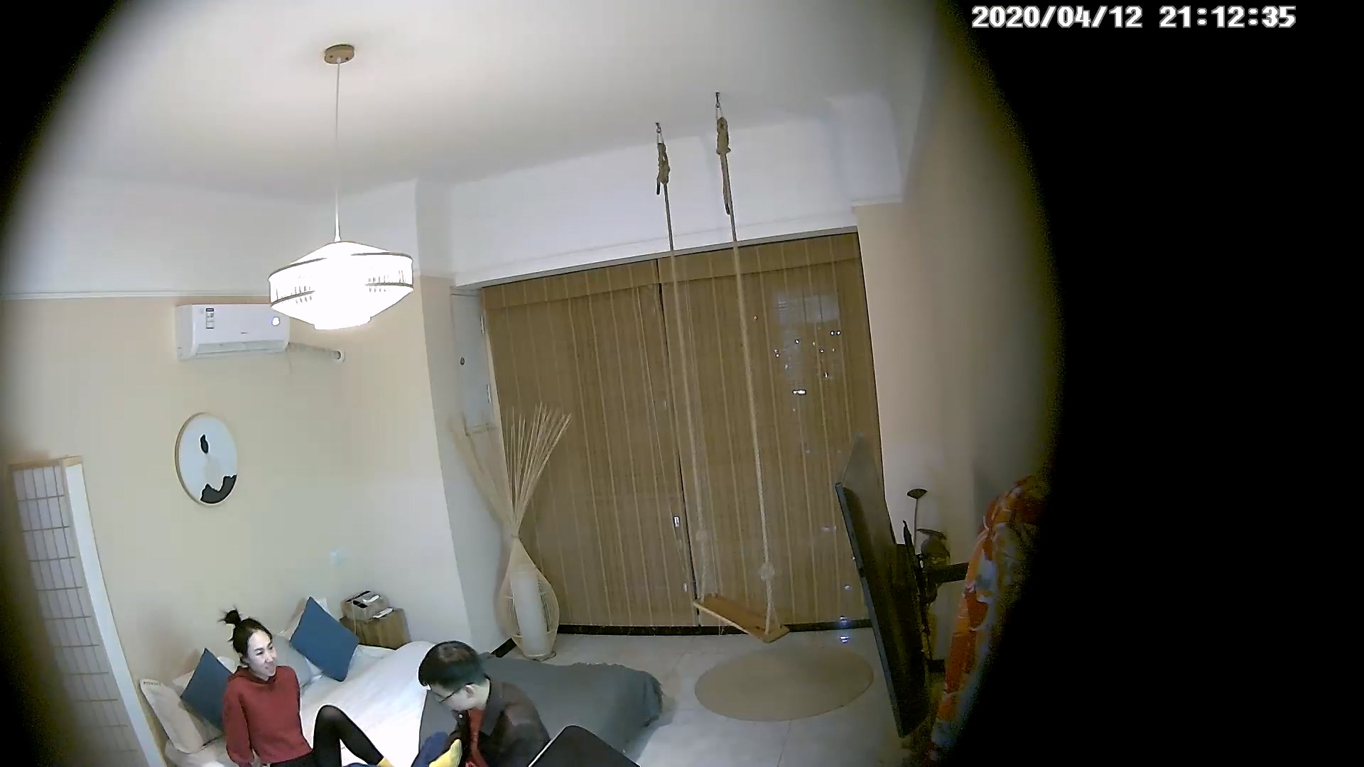 图片[1]-4-12经典酒店偷拍 白皙苗条美女被眼镜男友公狗式后入狂插小骚逼-老宋小屋