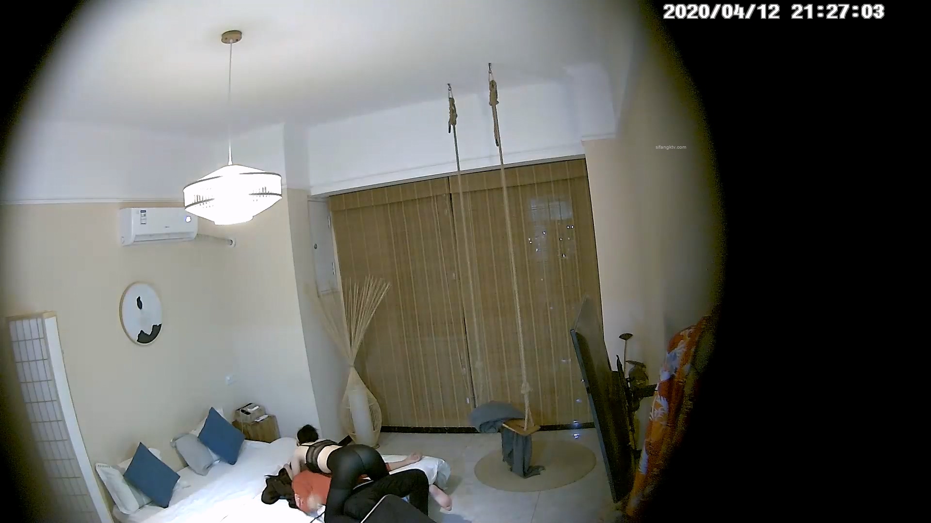 图片[3]-4-12经典酒店偷拍 白皙苗条美女被眼镜男友公狗式后入狂插小骚逼-老宋小屋