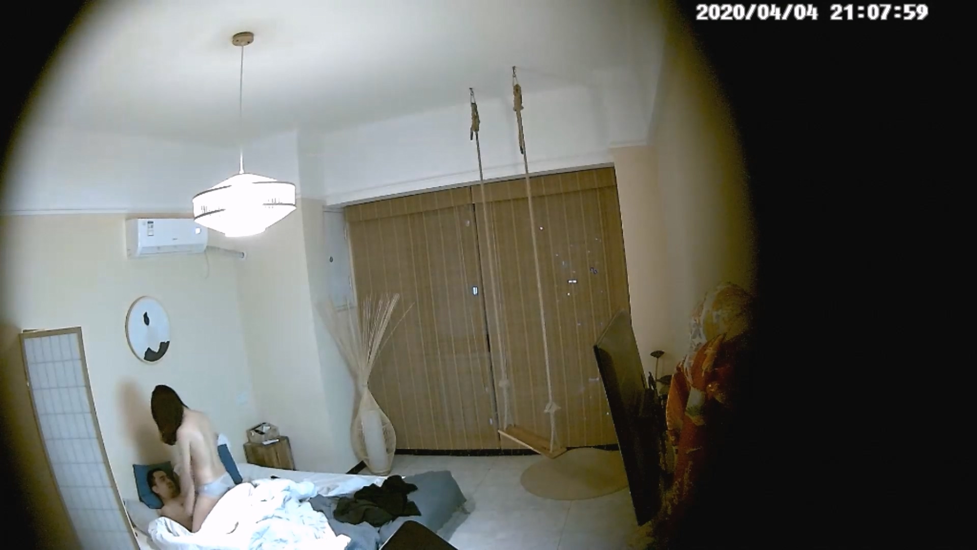 图片[2]-4-4经典酒店偷拍 女神级美女和男友开房，女上位啪啪表情淫荡堪称教科书级别-老宋小屋