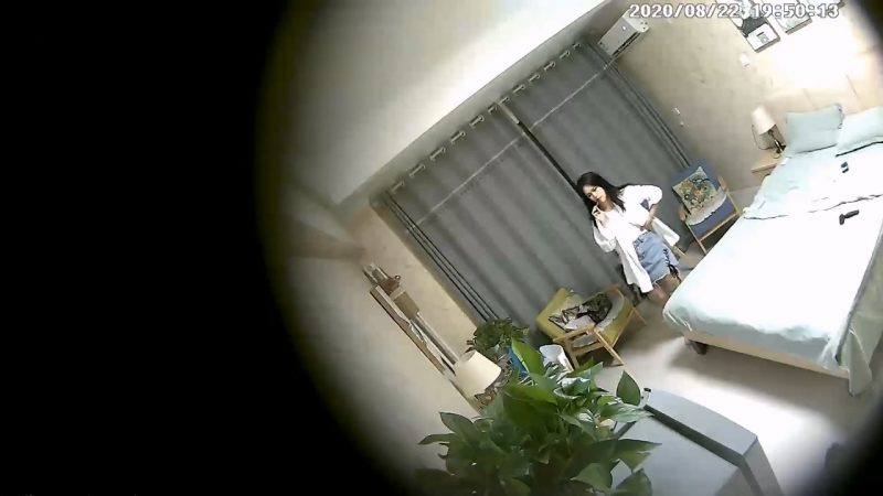 8-22经典酒店 喜欢后入的情侣，一炮干20多分钟，都累瘫了还继续-老宋小屋