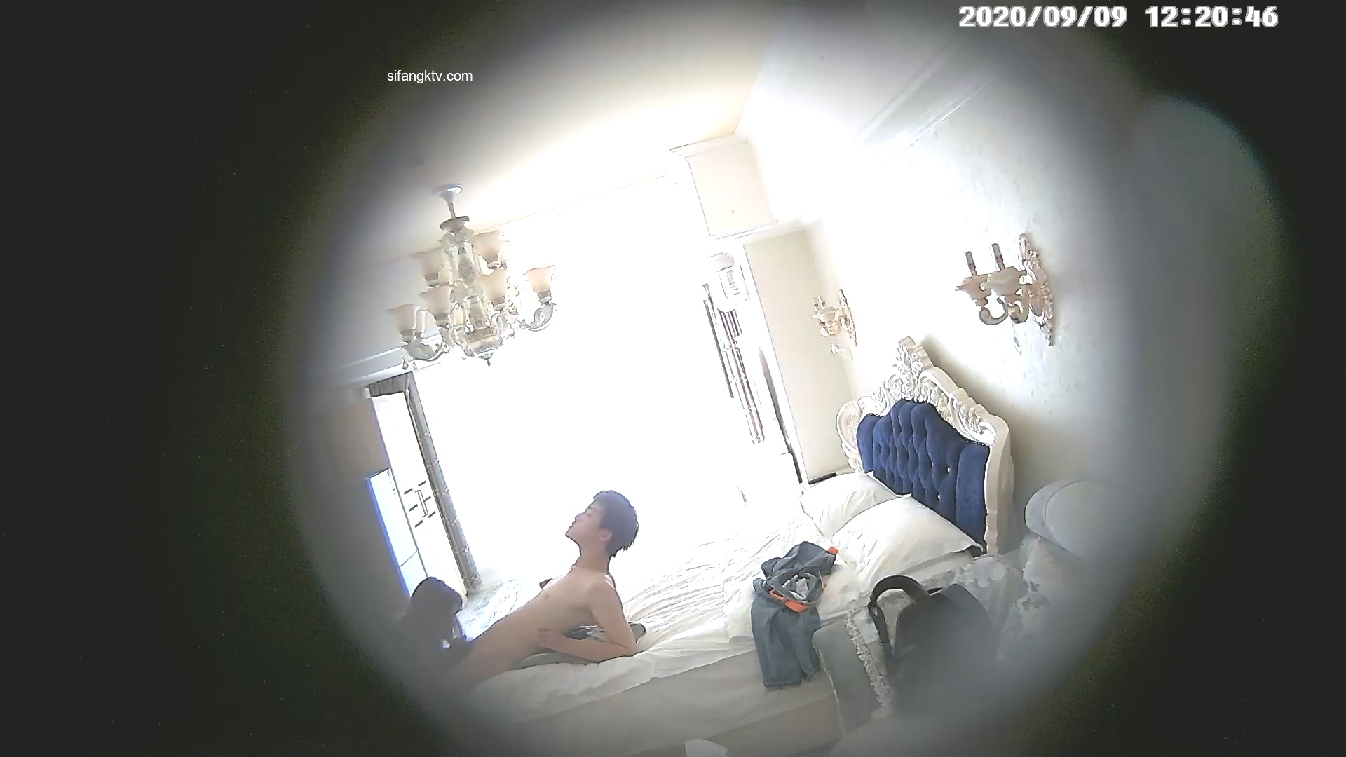 图片[2]-9-9经典酒店偷拍 情侣开房，清纯美女口活一流，握着大鸡巴就开始舔-老宋小屋