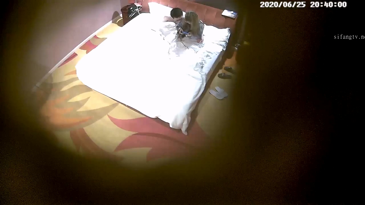 图片[1]-6-25经典酒店偷拍 爱打游戏的学生情侣，玩完王者玩性爱游戏，爱爱爱不完-老宋小屋