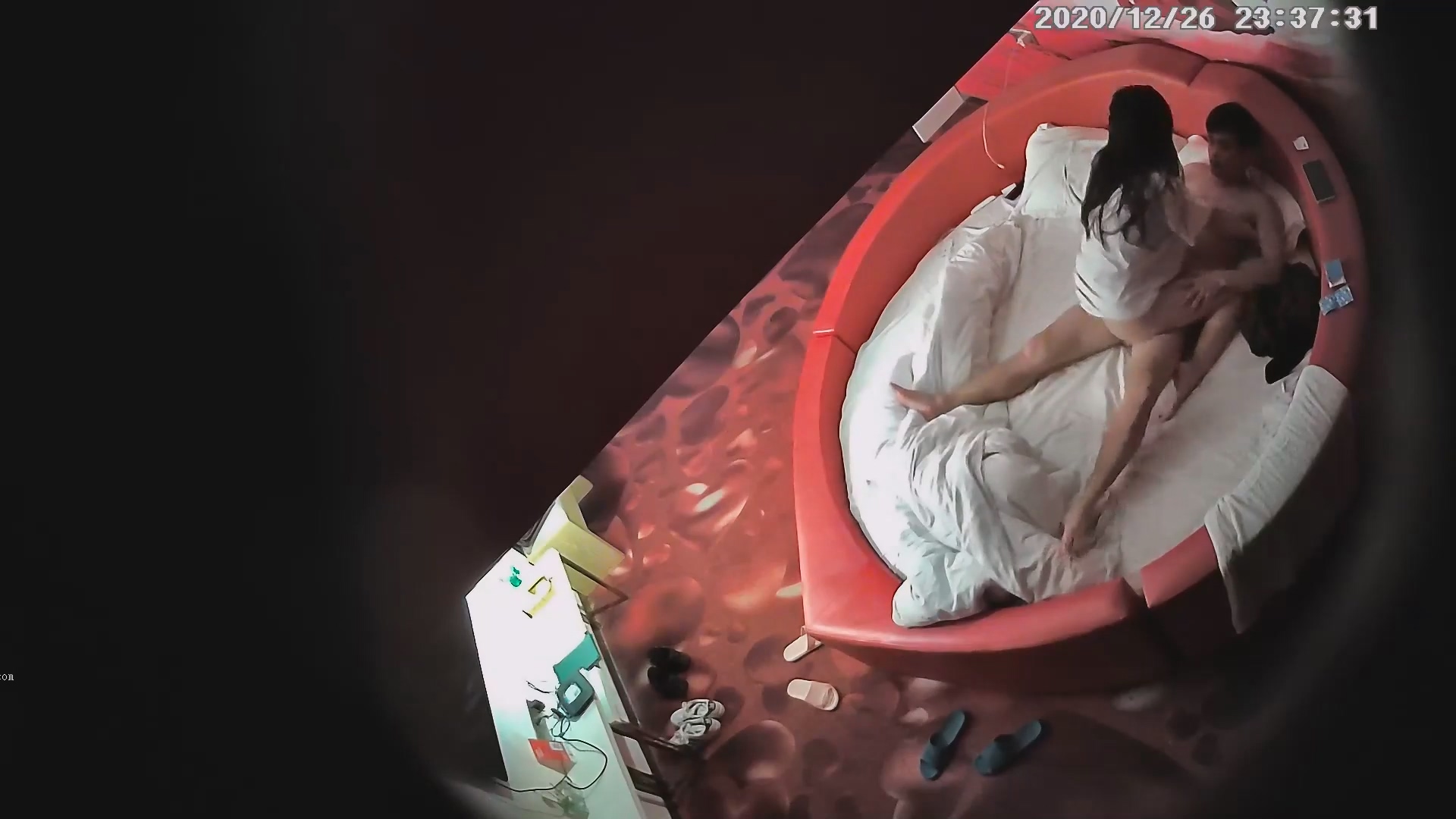 图片[1]-12-26经典酒店偷拍 大学生情侣激情无限，做爱不断，姿势多变，叫声高潮-老宋小屋