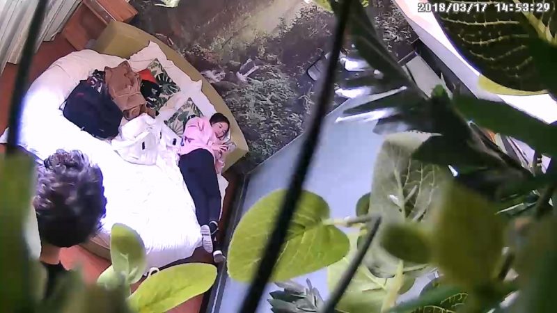 3-17经典酒店偷拍 假期结伴出来玩的学生情侣，爱耍小脾气的美女必须大鸡巴用力操她-老宋小屋