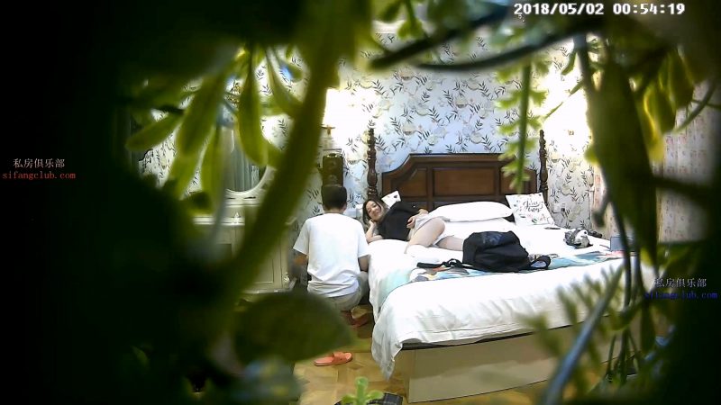 5-2经典酒店偷拍 长筒袜学生妹被男友抱起来操，无套内射的感觉很爽-老宋小屋