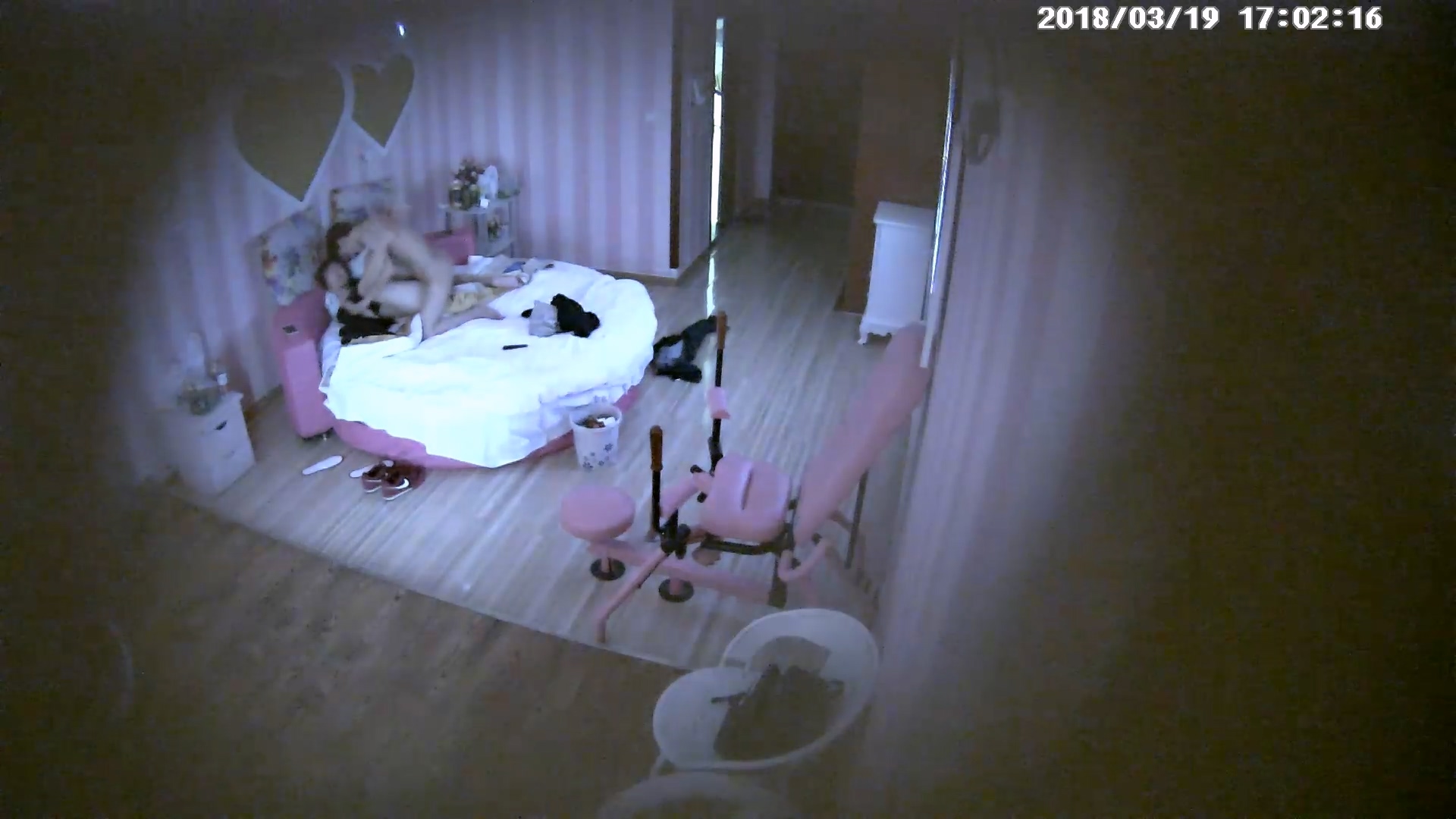 图片[2]-3-19经典酒店偷拍 很拘谨的美女被强吻之后开始主动，连续干三炮，时间不太长-老宋小屋