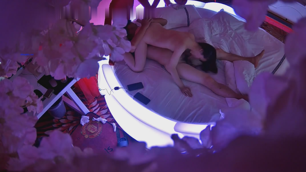 图片[3]-安防酒店摄像头偷拍❤️情趣圆床垃圾男暴殄天物和这么极品的美女做爱竟然分心手机[MP4/614MB]-老宋小屋