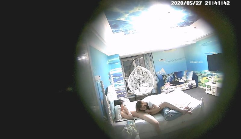 未流出5-24经典酒店偷拍 俊俏情侣拿小皮鞭边抽边啪啪，绝对极品小母狗-老宋小屋