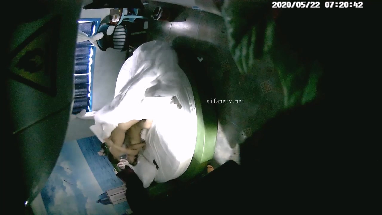 图片[3]-5-22经典酒店偷拍 闺蜜男友三人住一间房，骚女友躲着闺蜜和男友爱爱-老宋小屋