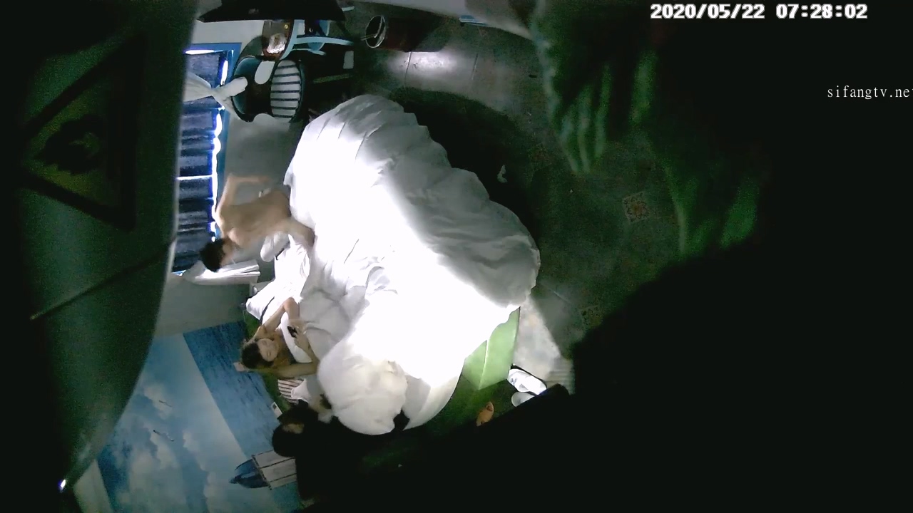 图片[4]-5-22经典酒店偷拍 闺蜜男友三人住一间房，骚女友躲着闺蜜和男友爱爱-老宋小屋